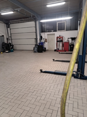 Vielseitig nutzbare KFZ-Halle mit hochwertiger Ausstattung in Bardowick - Die Maackler OHG (20129)