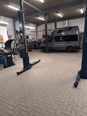 Vielseitig nutzbare KFZ-Halle mit hochwertiger Ausstattung in Bardowick - Die Maackler OHG (20131)