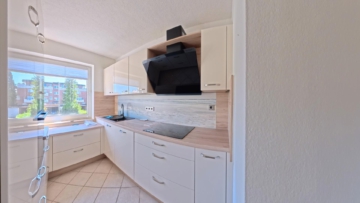 Bezugsfreie 3-Zimmer-Eigentumswohnung mit Tiefgaragenstellplatz in begehrter Lage von Adendorf - DieMaacklerOHG (26244)