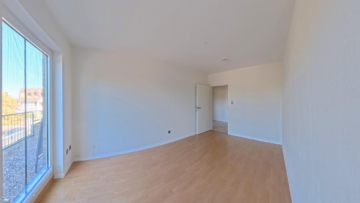 Bezugsfreie 3-Zimmer-Eigentumswohnung mit Tiefgaragenstellplatz in begehrter Lage von Adendorf - DieMaacklerOHG (26242)