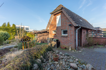 Charmantes Zweifamilienhaus mit vielfältigen Nutzungsmöglichkeiten - Hof mit Stallgebäude (16974)