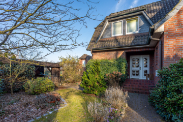 Charmantes Zweifamilienhaus mit vielfältigen Nutzungsmöglichkeiten - Hauseingang (16967)