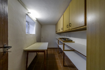 Charmantes Zweifamilienhaus mit vielfältigen Nutzungsmöglichkeiten - Aufbewahrung im Keller (16984)