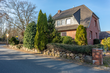 Charmantes Zweifamilienhaus mit vielfältigen Nutzungsmöglichkeiten - Hausansicht (16968)