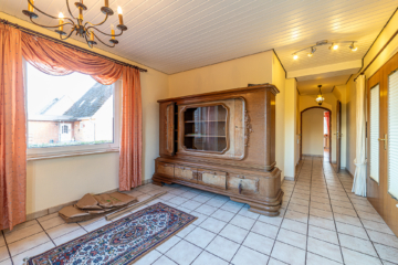 Charmantes Zweifamilienhaus mit vielfältigen Nutzungsmöglichkeiten - Flur/Multiraum EG (16978)