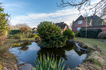 Charmantes Zweifamilienhaus mit vielfältigen Nutzungsmöglichkeiten - Gartenteich (16969)