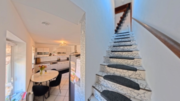 Attraktive 4-Zimmer-Wohnung mit Studio, Garten und Stellplatz in Wendisch Evern bei Lüneburg - DieMaacklerOHG (26440)