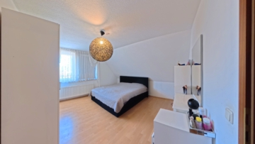Attraktive 4-Zimmer-Wohnung mit Studio, Garten und Stellplatz in Wendisch Evern bei Lüneburg - DieMaacklerOHG (26441)