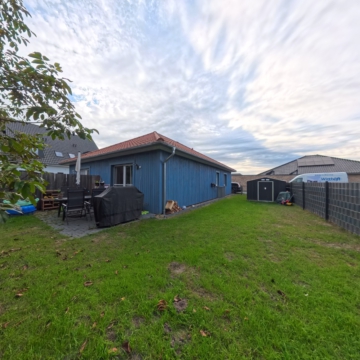 Bungalow mit 2 Einheiten und 90 m² Wohnfläche- vollvermietetes Anlageobjekt - DieMaacklerOHG (16810)