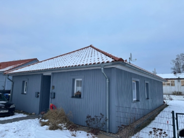 Bungalow mit 2 Einheiten und 90 m² Wohnfläche- vollvermietetes Anlageobjekt - DieMaacklerOHG (19189)