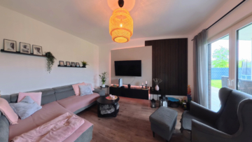 Moderne Architektur trifft Zukunftstechnik–Energieeffizientes Wohnen in ruhiger Lage von Artlenburg - Wohnzimmer (21764)