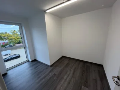 Moderne Büroflächen mit großzügiger Dachterrasse – flexible Raumaufteilung für Ihr Unternehmen - DieMaacklerOHG (27845)