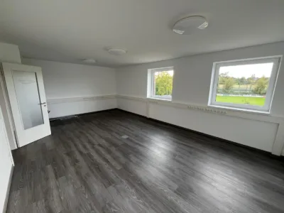 Moderne Büroflächen mit großzügiger Dachterrasse – flexible Raumaufteilung für Ihr Unternehmen - DieMaacklerOHG (27843)