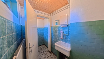 Historischer Resthof mit original ausgestatteter Kneipe und großem Grundstück - DieMaacklerOHG (21648)