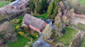 Historischer Resthof mit original ausgestatteter Kneipe und großem Grundstück - DieMaacklerOHG (21628)