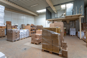 Lagerfläche im Ortskern von Adendorf – 490 m² mit Ausstattung - DieMaacklerOHG (13255)
