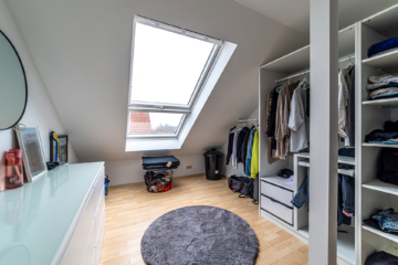 Großzügige 5-Zimmer-Wohnung im Zweifamilienhaus – Wohnen mit Komfort und Nachhaltigkeit - DieMaacklerOHG (11840)