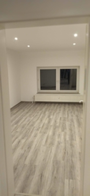 Vollvermietetes Mehrfamilienhaus mit Gewerbeeinheiten in Adendorf - DieMaacklerOHG (20218)