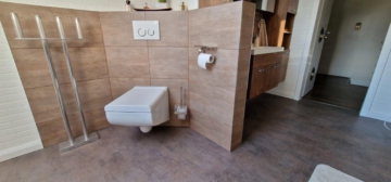 Vollvermietetes Mehrfamilienhaus mit Gewerbeeinheiten in Adendorf - DieMaacklerOHG (20208)