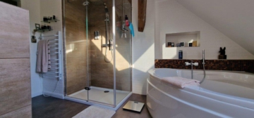 Vollvermietetes Mehrfamilienhaus mit Gewerbeeinheiten in Adendorf - DieMaacklerOHG (20207)