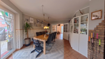 Viel Platz für die Familie: Haus mit Garten und durchdachtem Grundriss - DieMaacklerOHG (26391)
