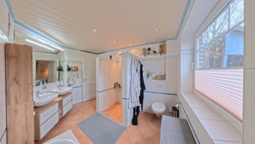 Viel Platz für die Familie: Haus mit Garten und durchdachtem Grundriss - DieMaacklerOHG (26393)