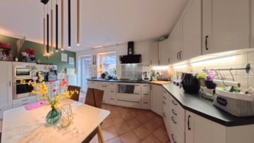Viel Platz für die Familie: Haus mit Garten und durchdachtem Grundriss - DieMaacklerOHG (26389)
