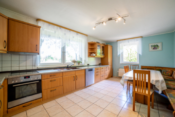 Familienfreundlicher Bungalow am Feldrand von Reppenstedt - 127 m² mit großem Keller - DieMaacklerOHG (17293)