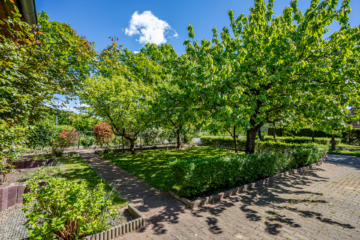 Familienfreundlicher Bungalow am Feldrand von Reppenstedt - 127 m² mit großem Keller - DieMaacklerOHG (17299)