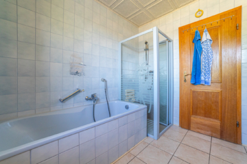 Familienfreundlicher Bungalow am Feldrand von Reppenstedt - 127 m² mit großem Keller - DieMaacklerOHG (17295)