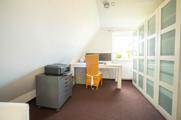 Großzügige 4- Zimmer Wohnung mit Garten in Adendorf - DieMaacklerOHG (24781)