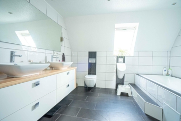 Großzügige 4- Zimmer Wohnung mit Garten in Adendorf - DieMaacklerOHG (24785)